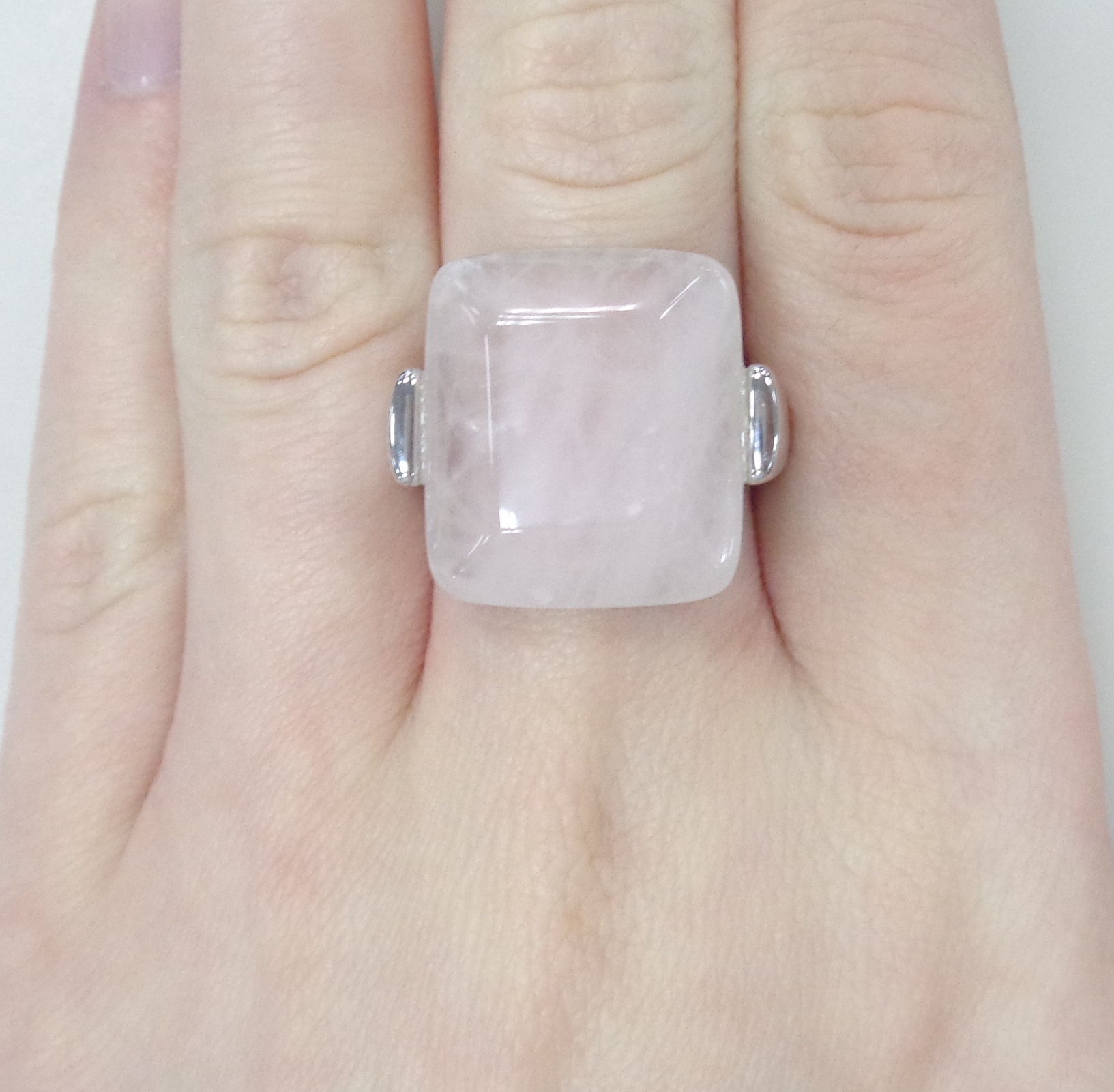 Серебряное кольцо с розовым кварцем